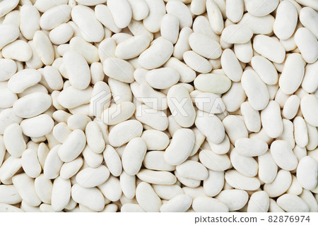 White beans are beans with a full-screen texture. 82876974