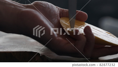 man cut thailand mango on olive board closeup 82877232