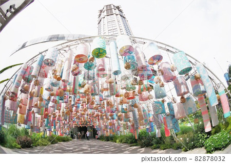 The entrance to the department store "EMPORIUM" near Prompong Station in Bangkok, Thailand 82878032