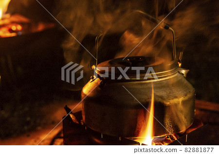 Boil water on a bonfire Boil water on a bonfire 82881877