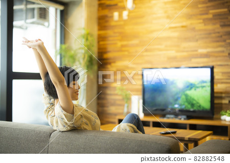Living ladies 82882548
