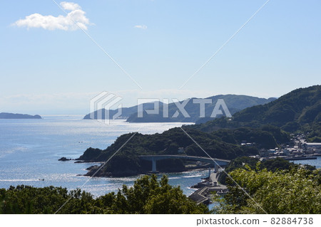 室津半島和長島上空的“神關大橋” 室津半島和長島上空的“神關大橋” 82884738