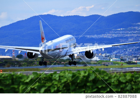Osaka International Airport JAL AIRBUS A350 Airplane landing posture Senri Kawajiri Osaka International Airport JAL AIRBUS A350 Airplane landing posture Senri Kawajiri 82887088