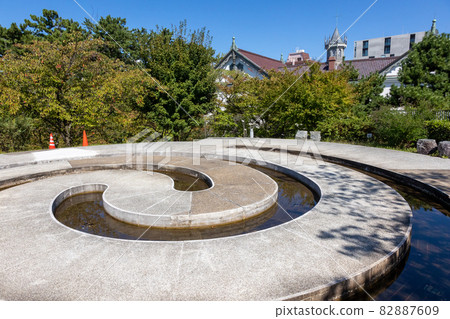 Hakusan Park, a curved waterway in a Dutch strolling garden 82887609