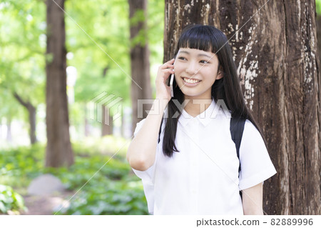 一個在大樹旁呼喚的女孩 一個在大樹旁呼喚的女孩 82889996