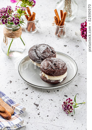 American chocolate whoopie pies with cream filling 82890970