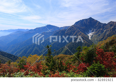 Autumn in the Northern Alps Goryu Tomi Trekking View of Kashimayarigadake and Jiigatake from Kotomiyama 82891921