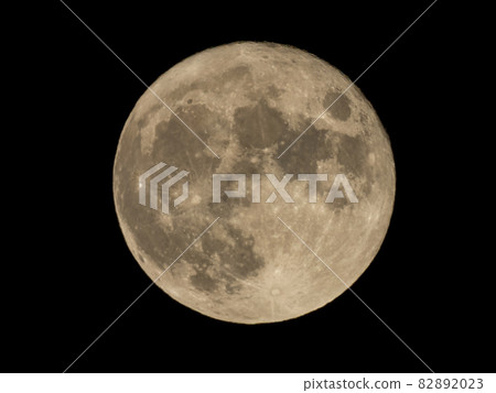 滿月在夜空中閃耀（中秋月） 82892023