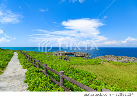 沖繩縣宮古島西平安名崎的風景 沖繩縣宮古島西平安名崎的風景 82892124