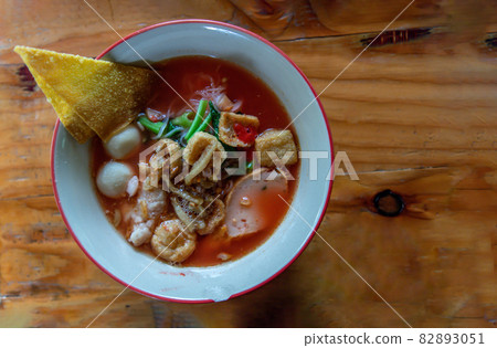 Yentafo Thai noodle with pink soup in bowl. 82893051