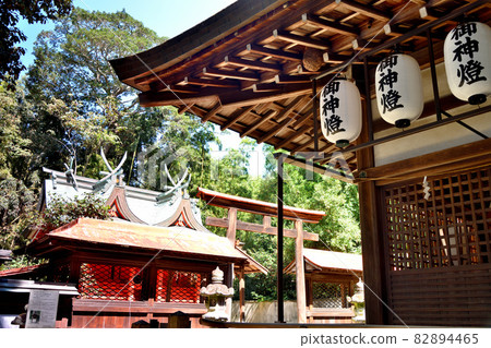 Murayasuwayatomito Hibashi Shrine (Muraya Shrine) Haiden (right) and Main Hall (left) [Tawaramoto Town, Shiki District, Nara Prefecture] 82894465