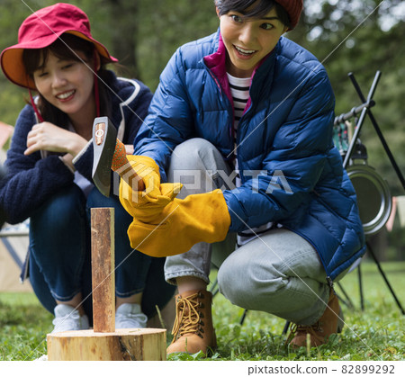 Young woman enjoying camping 82899292