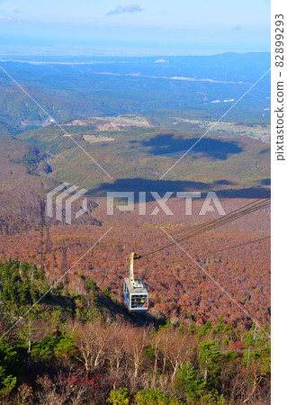Autumn Hakkoda Mountains at the foot of the mountain 82899293