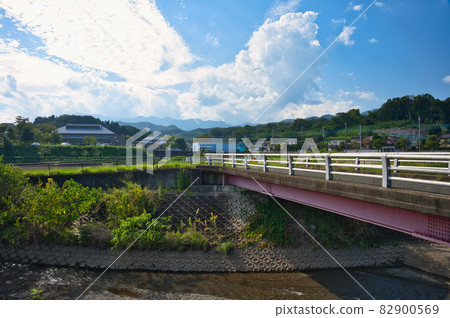 Sagisaka Bridge and the cloudy sky << Atsugi City >> Sagisaka Bridge and the cloudy sky << Atsugi City >> 82900569