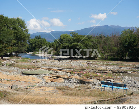 Mallet golf course on the riverbed where the stones are rolling due to flood damage 82902920