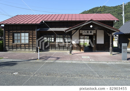 被指定為日本遺產的鳥取縣矢津町若狹鐵道八東站的車站建築和月台 82903455