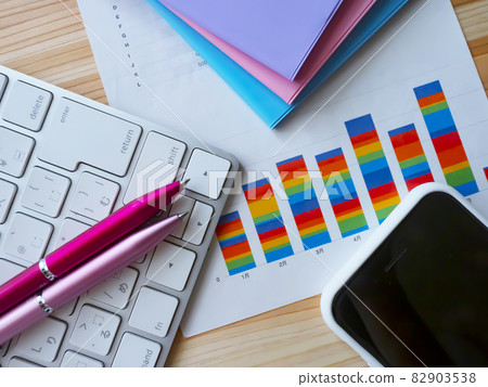 商業形象、圖形、鍵盤、筆記本、智能手機、女人 82903538