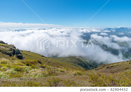 Kokonoe mountain climbing in autumn 82904432