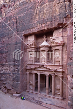 El Kazne Treasury Petra Ruins Jordan Valley World Heritage Site El Kazne Treasury Petra Ruins Jordan Valley World Heritage Site 82905414