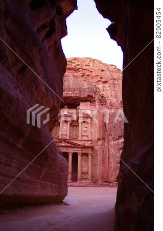 El Kazne Treasury Petra Ruins Jordan Valley World Heritage Site 82905454