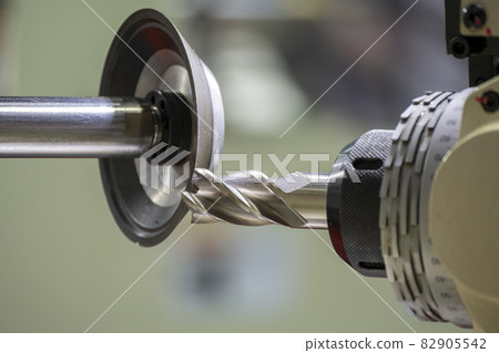 The cutting tool regrinding machine. 82905542