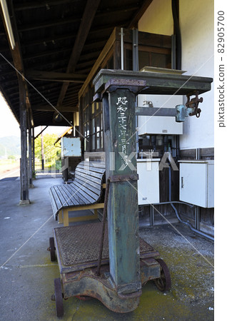 被指定為日本遺產的鳥取縣矢津町若狹鐵道隼鳥站的車站建築和月台 被指定為日本遺產的鳥取縣矢津町若狹鐵道隼鳥站的車站建築和月台 82905700