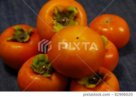 Autumn taste persimmon orange seasonal taste 82906020