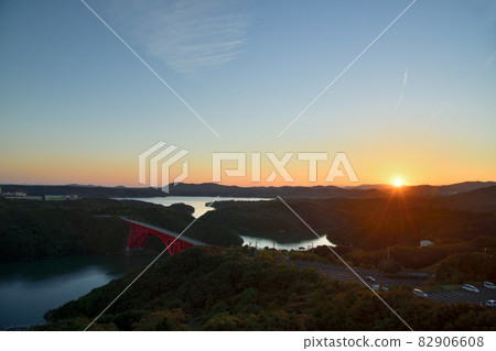 Sunset in Matoya Bay [Matoya, Isobe-cho, Shima City, Mie Prefecture] 82906608