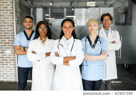 Multiracial team of newest modern clinic having breefing Multiracial team of newest modern clinic having breefing 82907394