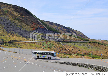 立山黑部阿爾卑斯山脈路線秋色盛開 從室堂平出發的立山山脈 立山黑部阿爾卑斯山脈路線秋色盛開 從室堂平出發的立山山脈 82909117