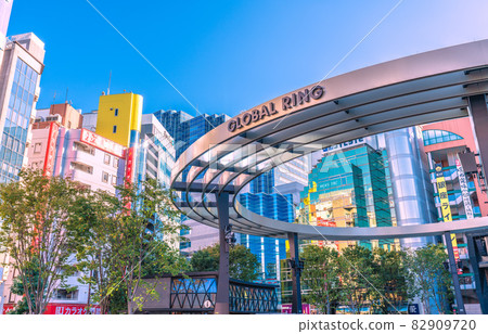 日本的東京都市風景視圖，池袋西口公園等。 82909720