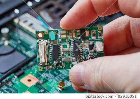 Repairing a computer 82910051