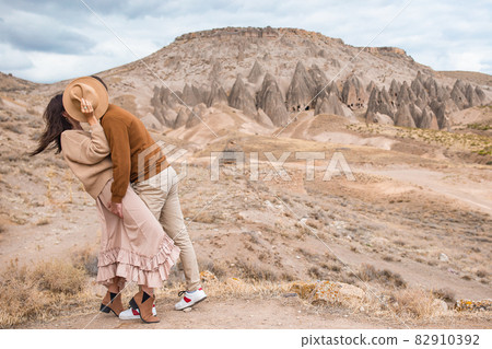 Happy couple on summer vacation in famous place. Cave formations. 82910392