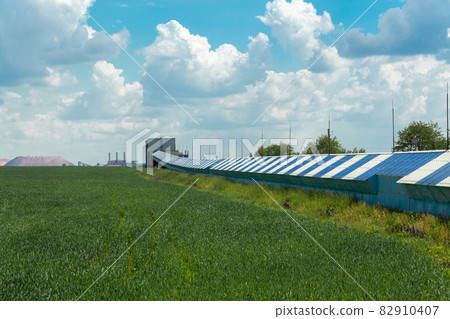 A conveyor with a length of several kilometers 82910407