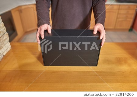 Hardware shop counter seller shoing box 82914200