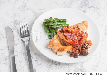 豬里脊蘑菇番茄醬 豬里脊蘑菇番茄醬 82914325