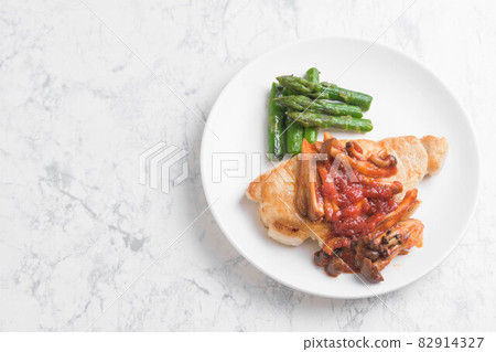 豬里脊蘑菇番茄醬 豬里脊蘑菇番茄醬 82914327