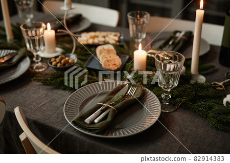 Elegant Christmas Dining Table in Black 82914383