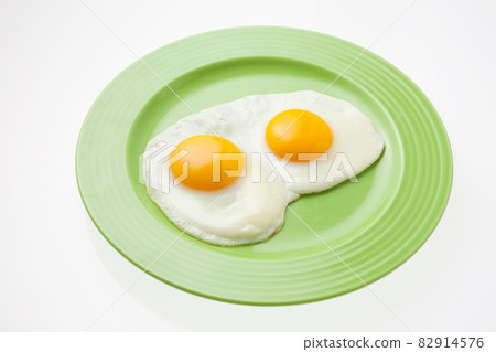 Fried egg image white background 82914576