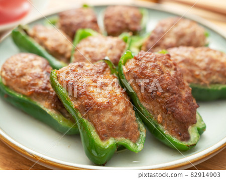 Stuffed peppers 82914903