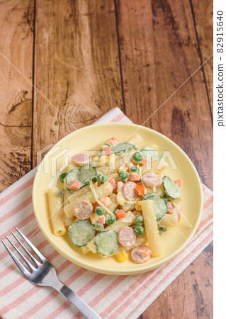 Macaroni salad 82915640