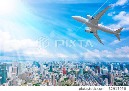 Airplane flying over Tokyo 82915936