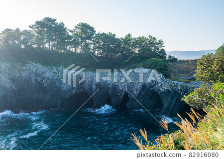 Nanatsugama sightseeing spot in the blue sea with white waves in the clear autumn weather 82916080
