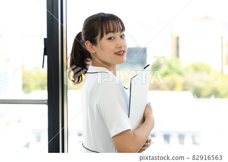 Female nurse Female nurse 82916563