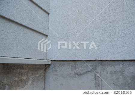 房屋外牆裂縫的圖像 82918166