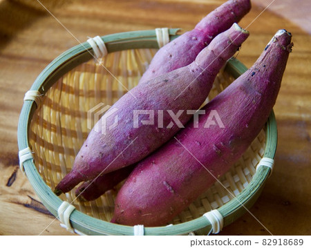 Sweet potato in a bamboo colander Sweet potato in a bamboo colander 82918689