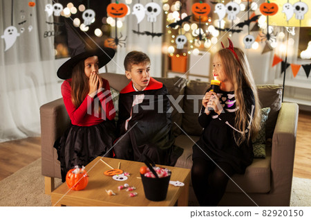 kids in halloween costumes playing at home 82920150