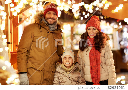 happy family at christmas market in city 82921061