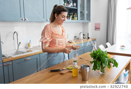 woman making cocktail drinks at home kitchen 82922748
