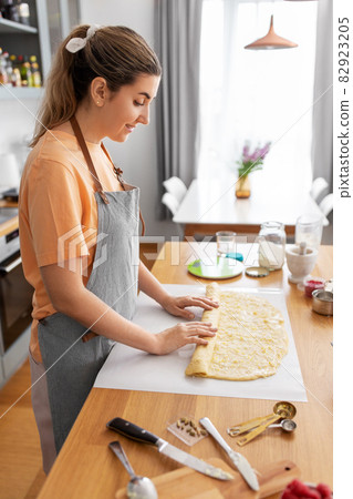 woman cooking food and baking buns at home kitchen woman cooking food and baking buns at home kitchen 82923205